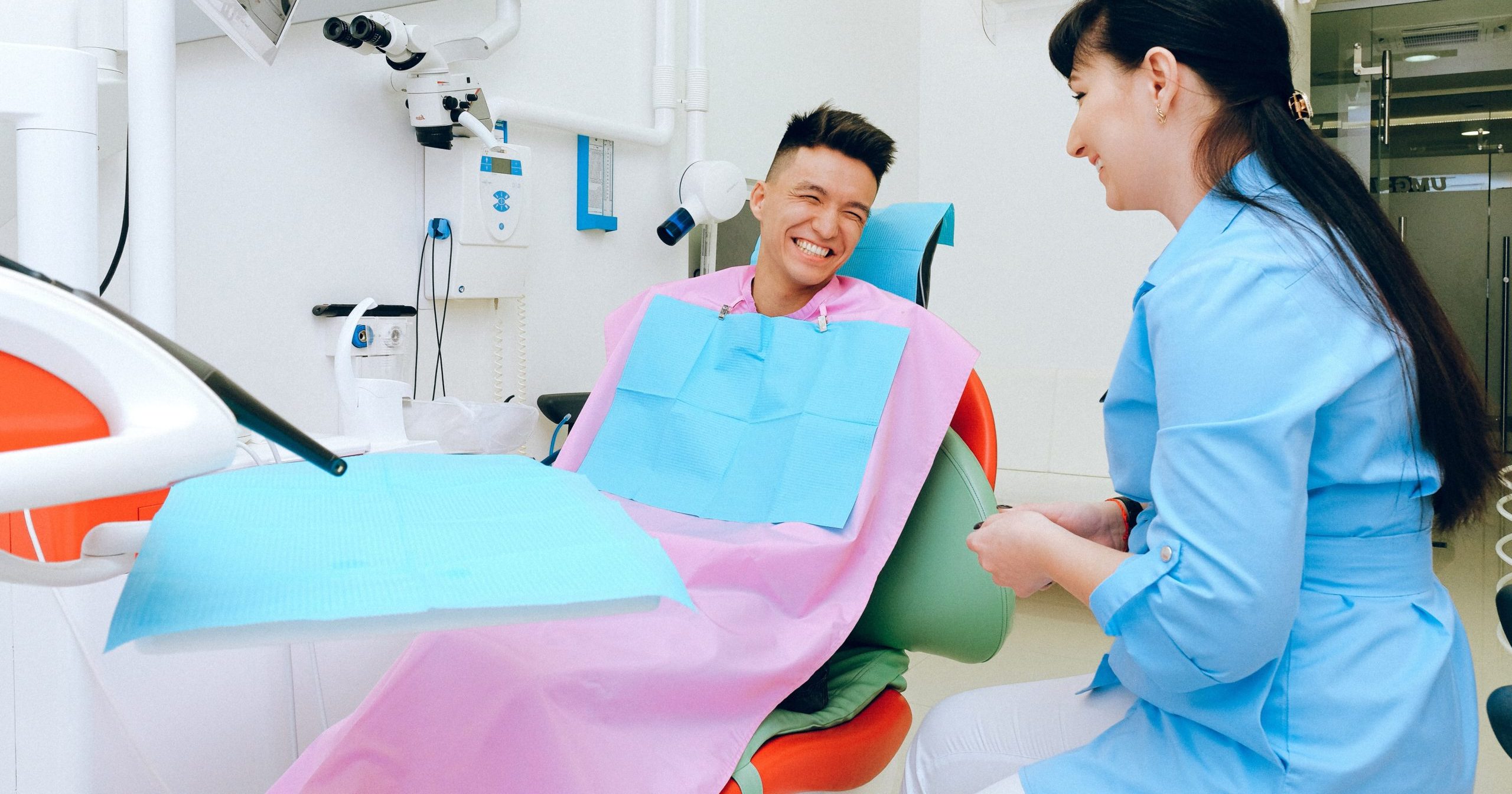 Ortodoncia Dental - doctora y paciente